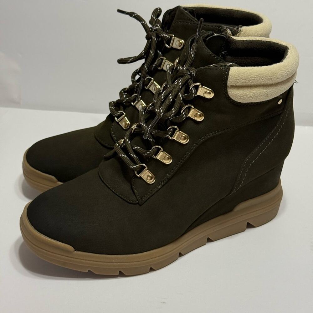 DR. SCHOLL'S Sustainable Comfort Reign Wedge Ankle Boots Olive Sz 7.5
